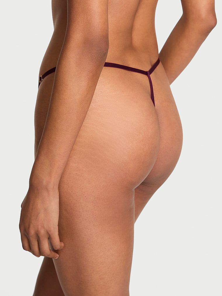 תחתוני V-String עם רצועות מותניים מתכווננות וסיומת תחרה
