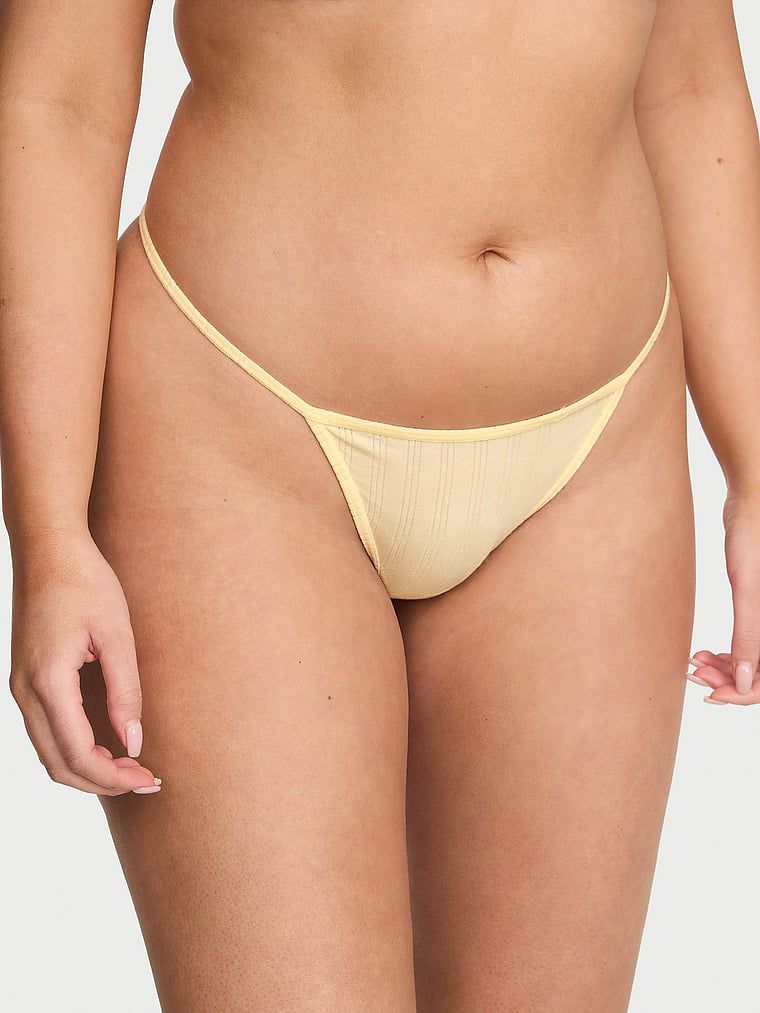 תחתוני V-String בשילוב מודל SoSoft