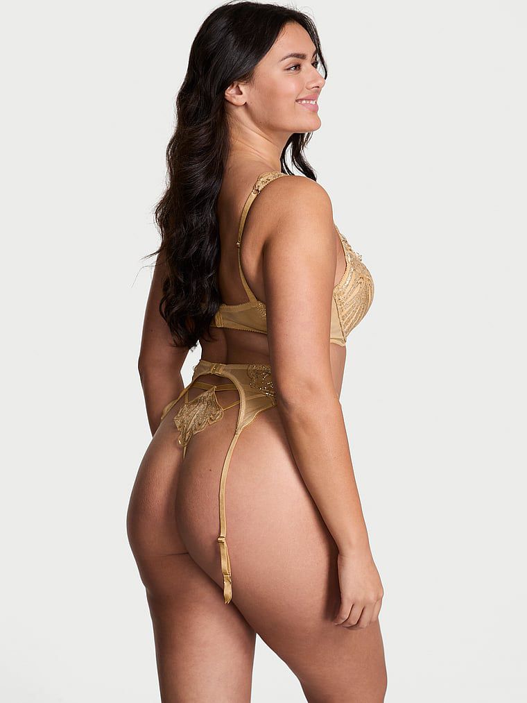 ביריות עם רקמה Showgirl