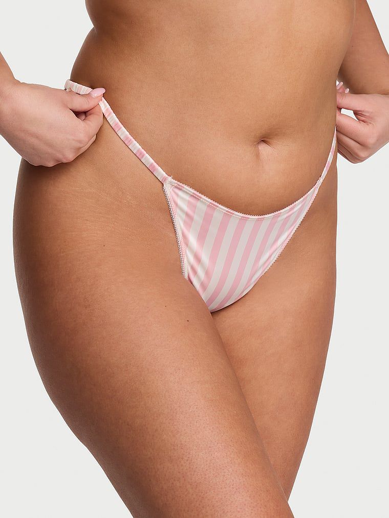 תחתוני חוטיני עם סיומת תחרה V-String