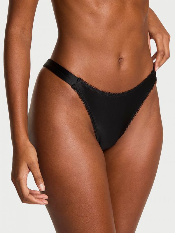 תחתונים ברזילאיים עם פונפון