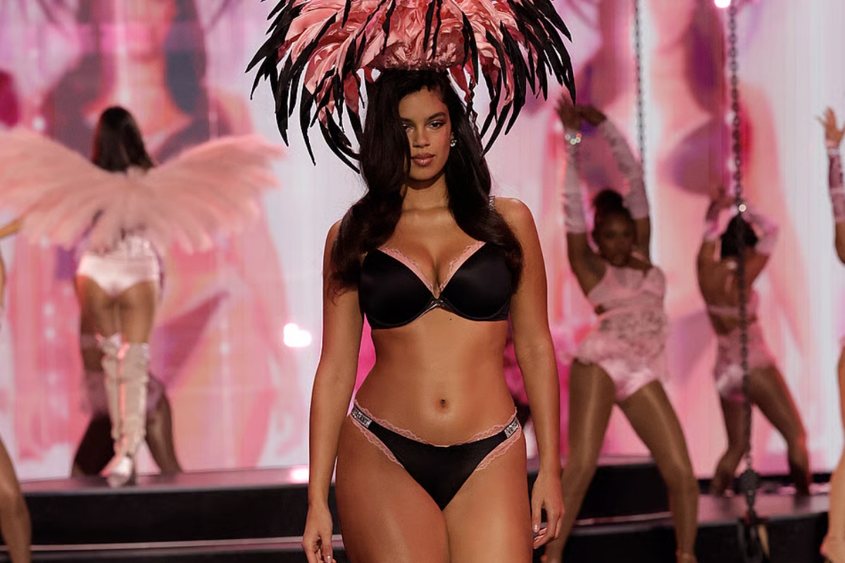 VERY SEXY FASHION SHOW