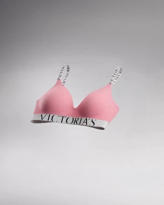 הסוד של חזיות ה-CoolBra החדשות שלנו? 
ריפוד נושם וקריר למגע, בד רך שמתייבש במהירות ועיצובים אייקוניים שכל אחת רוצה במגירה 💕 

הקולקציה זמינה עכשיו בחנויות ובאתר.